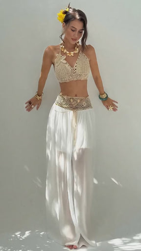 Conjunto Cropped de Tricô com Flor 3D e Saia em Chiffon