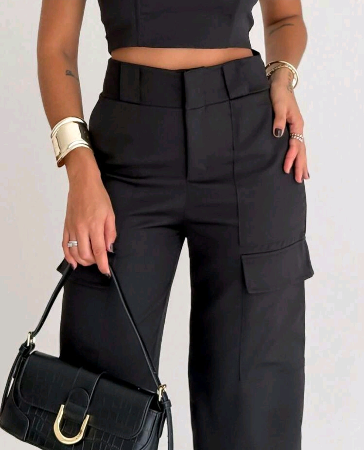 Calça Cargo Drapeada com Recortes – Estilo, Atitude e Conforto!