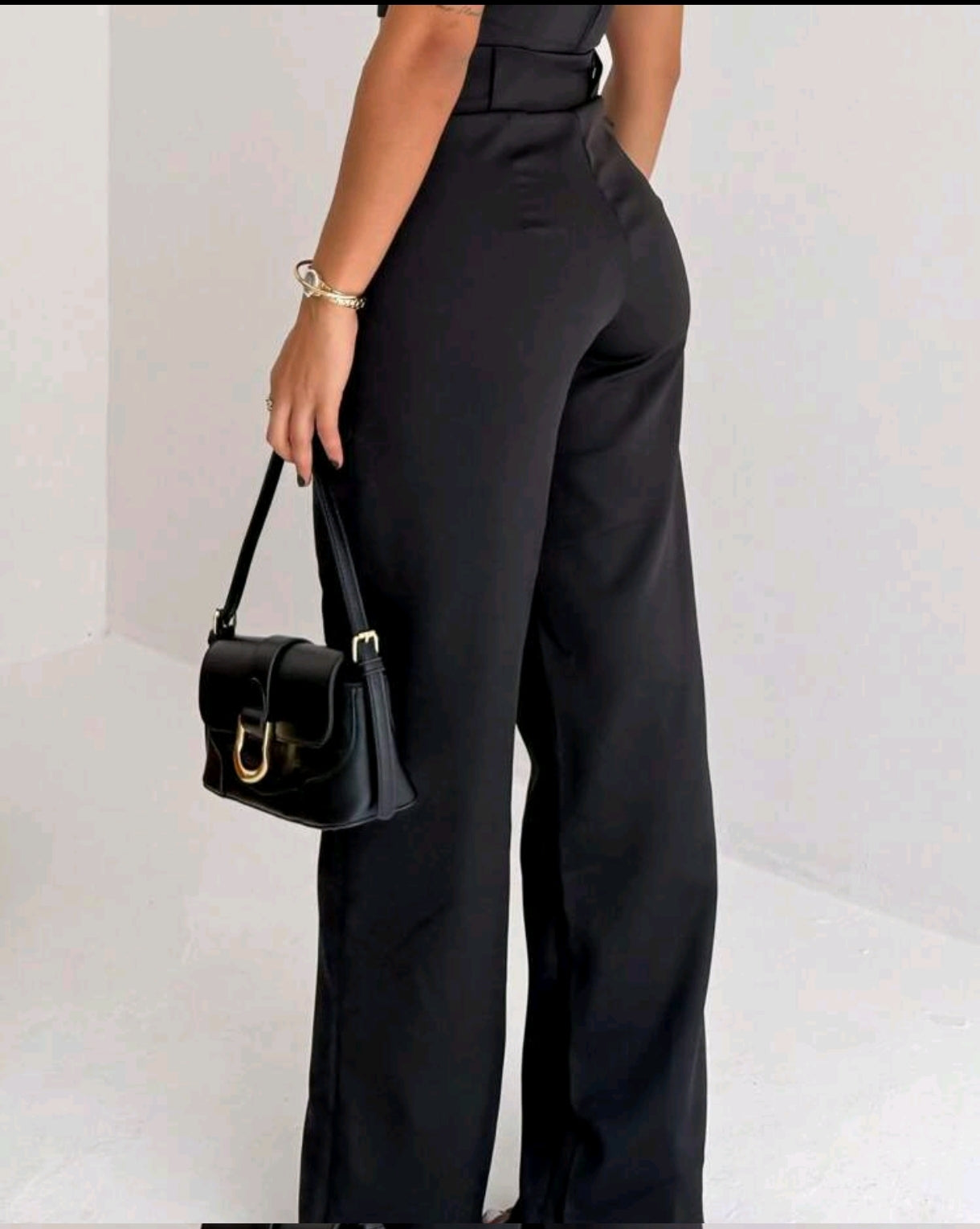 Calça Cargo Drapeada com Recortes – Estilo, Atitude e Conforto!